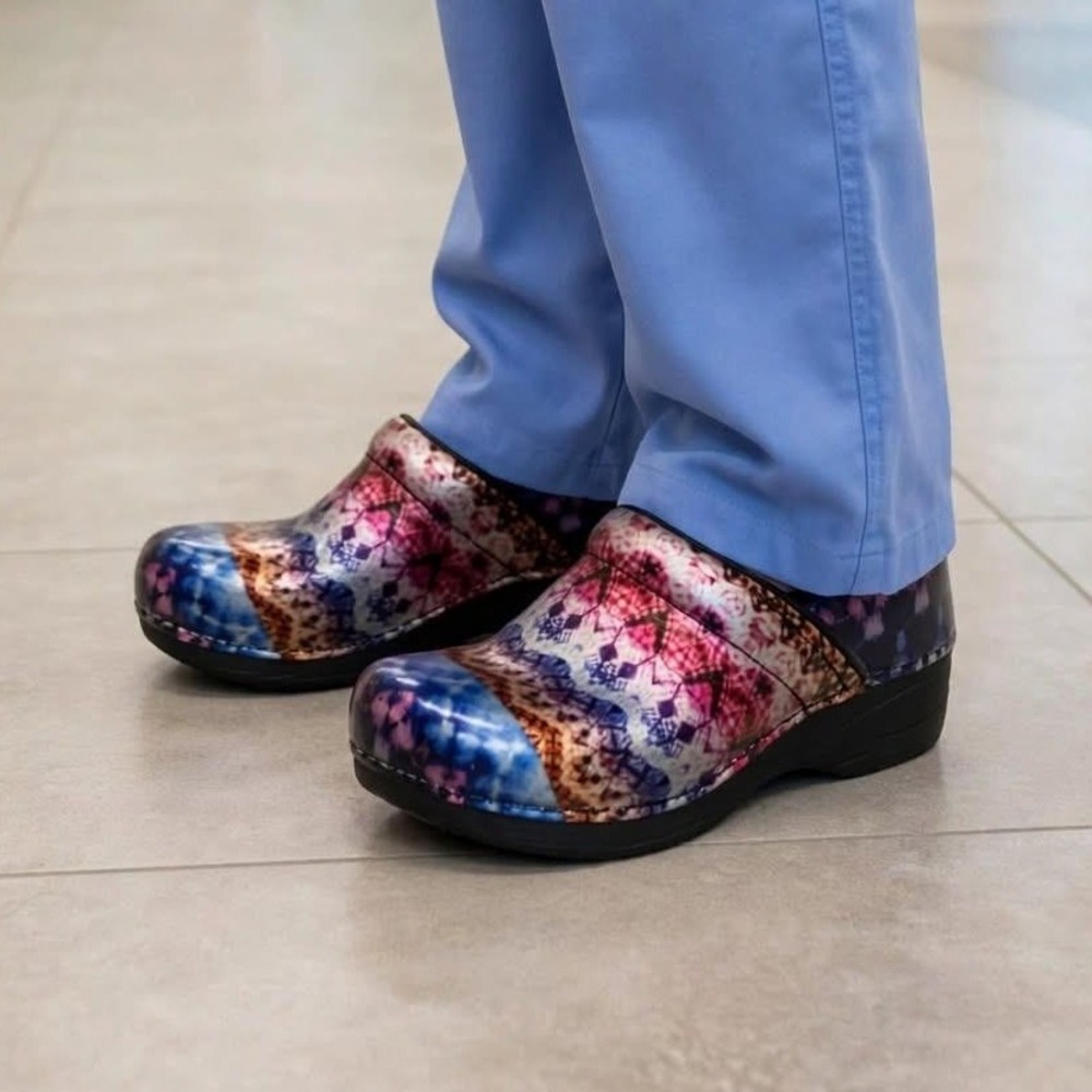 Dansko Professional XP 2.0 Womens Clogs 38 Purple Blue Yellow Pink Abstract